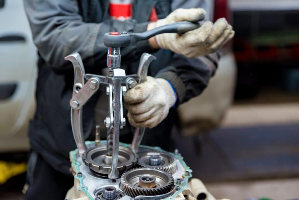 Opening of car automatic transmission by mechanic